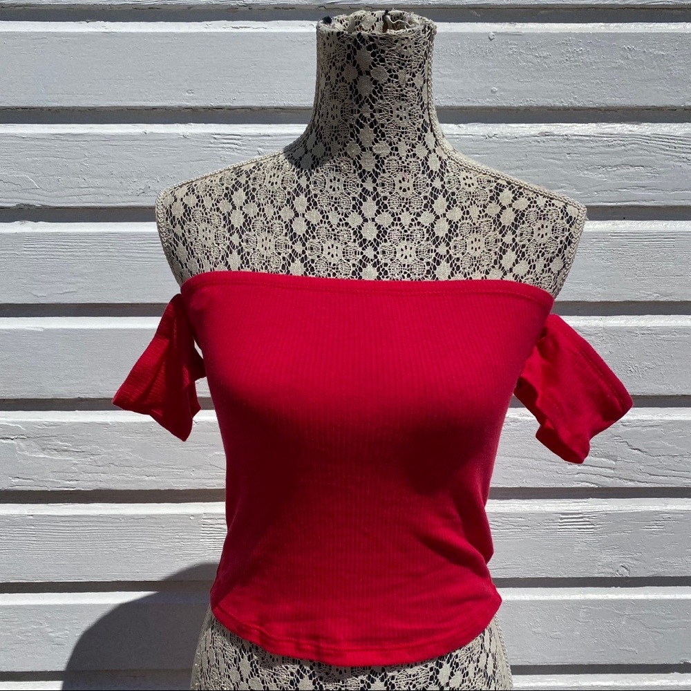 Red shoulderless t shirt